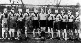 Die erfolgreichen Handballer des Jahres 1927. Alle 1926 erfolgreichen Faustballer gehörten auch der Handballmannschaft an